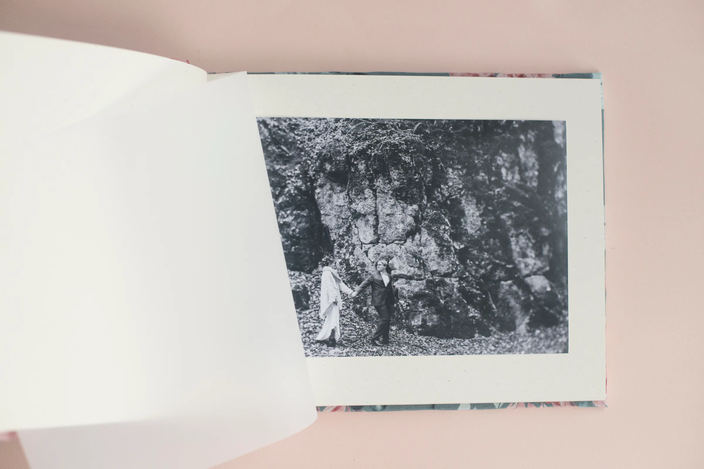 Ręcznie robiony album fotograficzny w tkaninowej oprawie